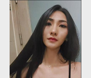 FannyLyOnlyFans合集：9个个人秀视频，包含用嘴、道具使用，火辣身材令人目不转睛